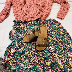 Size XS  pink chunky knit sweater by the brand Moon & Madison